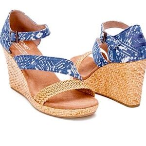 NWOT TOMS Clarissa Ankle Strap Wedge Sandals Shoe Blue Rattan
